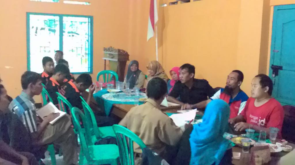 kikis_id's tweet photo. Persiapan #3thGDM di Baldes Pajerukan Kalibagor @budimandjatmiko @desamembangun @gpalayukan @sutardjo1 @kawiwara http://t.co/n7PXDMoWjs