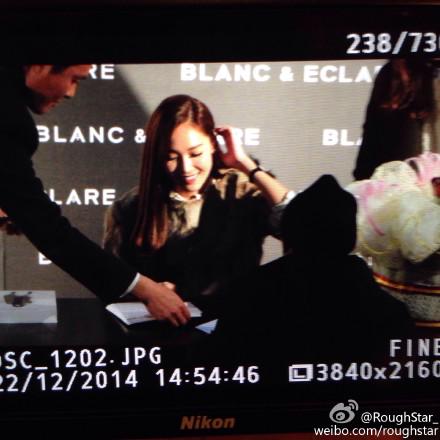 [PIC][22-12-2014]Jessica tham dự buổi fansign cho "BLANC&ECLARE" chi nhánh Seoul, Hàn Quốc vào chiều nay B5csi9NCAAAxUUD