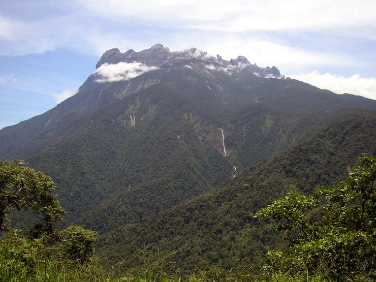 아세안 나라에서 가장 높은 산은?
말레이시아 키나발루 산! 동식물의 보고이자 트래킹 등 관광코스로 유명한
키나발루 산 자세히 보기 Click ▶ bit.ly/1zUwX3w