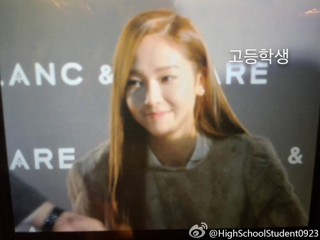 [PIC][22-12-2014]Jessica tham dự buổi fansign cho "BLANC&ECLARE" chi nhánh Seoul, Hàn Quốc vào chiều nay B5czqI6CYAArdGN