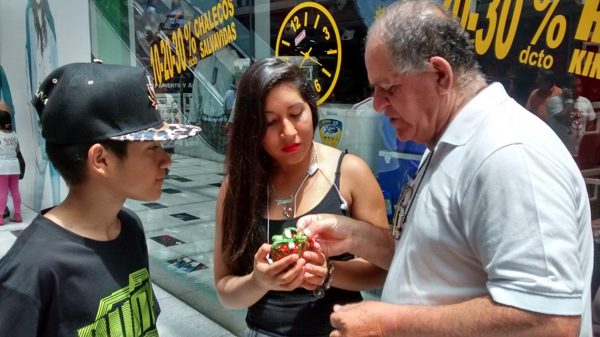 Seremi participa en campaña "Regala derechos" de SENAME realizada en ZOFRI.