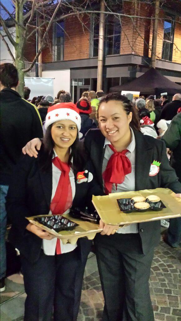 Great fun yesterday with Sammy  handing out mince pies at fair <a href="/JezButwell/">Jez Butwell</a> @highamspark5327@nikkimillard @rebeccajess