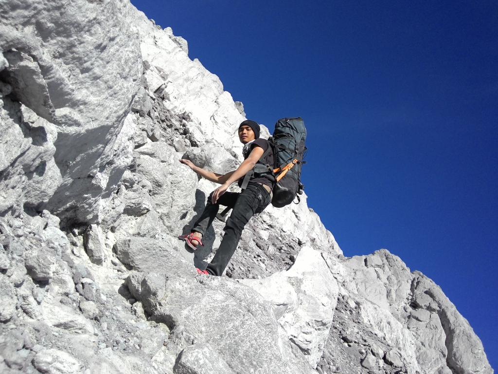 fie_ria's tweet photo. @IMS_NET menuju puncak Garuda, gunung Merapi... #IMS_Backpacker @MrAdrianMaulana @S_mariela http://t.co/lglUbTSvC2