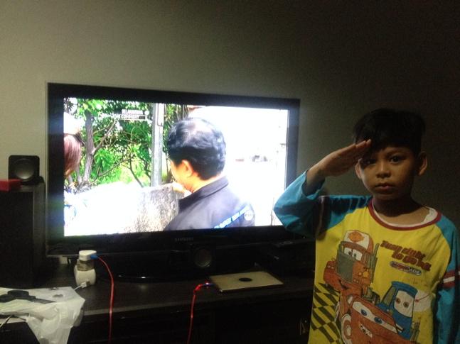 yulyamelia's tweet photo. Siap 86 berdiri tegak tunggu di tangkep polisi#netmiliuner_4 http://t.co/fkpQPszz0X