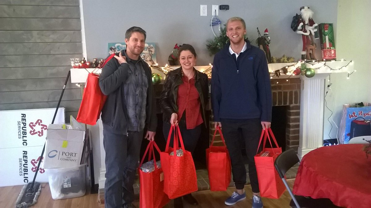 CorpTraffic's tweet photo. Three employees from our Charlotte office dropped off PJs, shoes, books, toys, snacks, and more to @helpkidsfirst! http://t.co/h6gx48T5E9