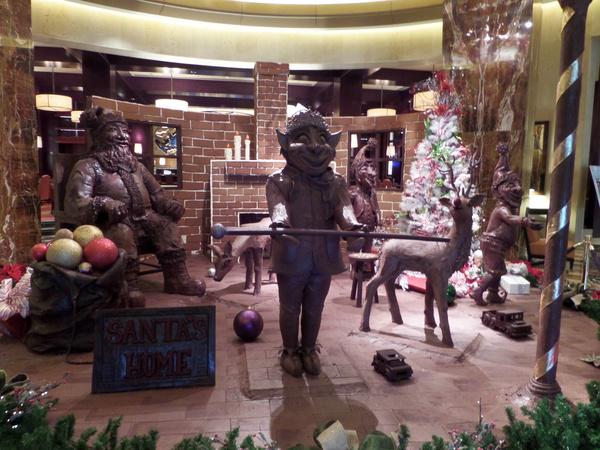 1,500-pound chocolate Santa on display at <a href="/HiltonHouston/">Hilton Americas-Houston</a> in downtown! houston.culturemap.com/news/city-life…