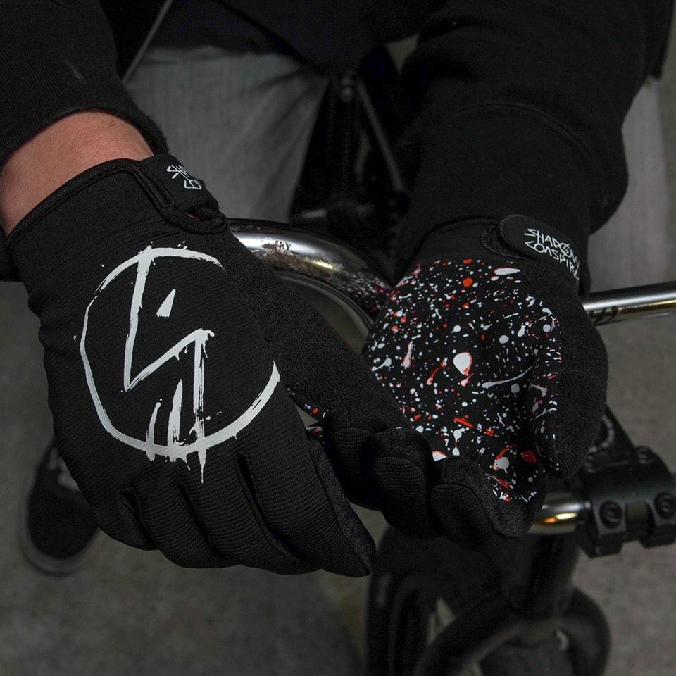 ShadowBMX's tweet photo. Shadow Claw Gloves are available now by mailorders & #BMX shops #theshadowconspiracy #CLAWgloves #shadowridinggear http://t.co/tcVFlwTvT0