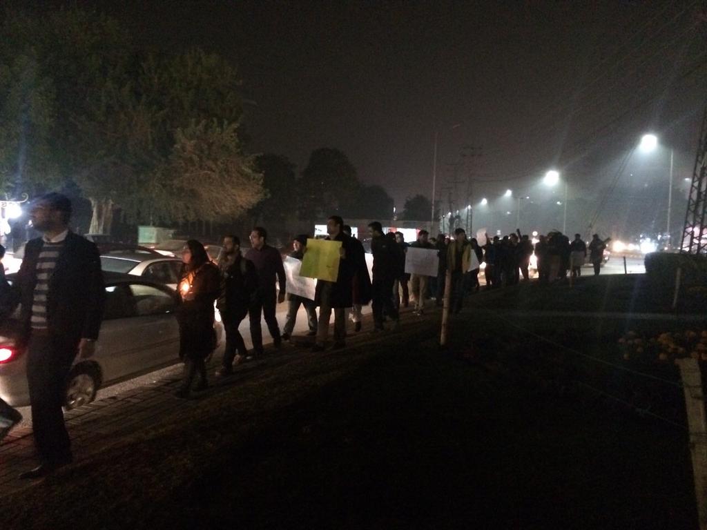 MJibranNasir's tweet photo. Thank you #Lahore for standing with us. #NoFear #NeverForget #PeshawarAttack #BolUtho http://t.co/RB7MN9h6lE