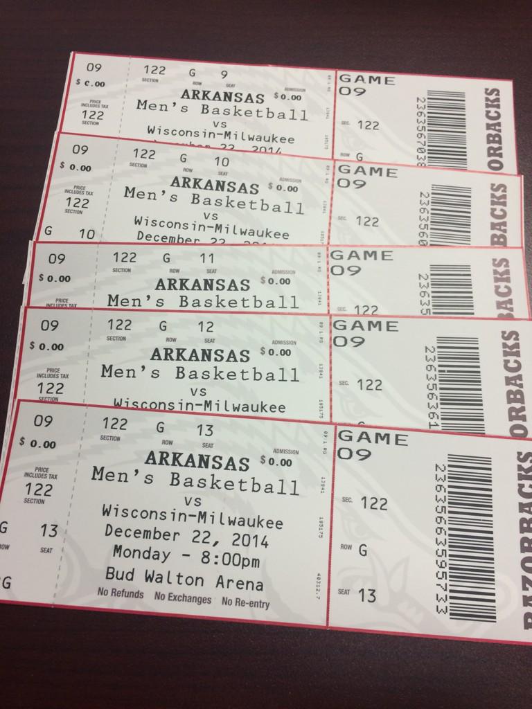RazorFoundation's tweet photo. Retweet to WIN!! 5 tickets in Row G!!🐗#Fastest40 http://t.co/bI7F5z4s20