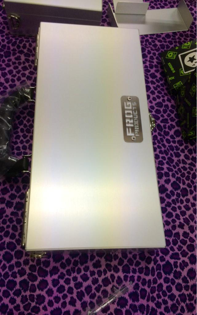 FROGPRODUCTS's tweet photo. 本日、２０時半よりフロッグトップＴＶ!本日のプレゼント！新作アルミBOXプロト！！ http://t.co/uVnVj7CKVn