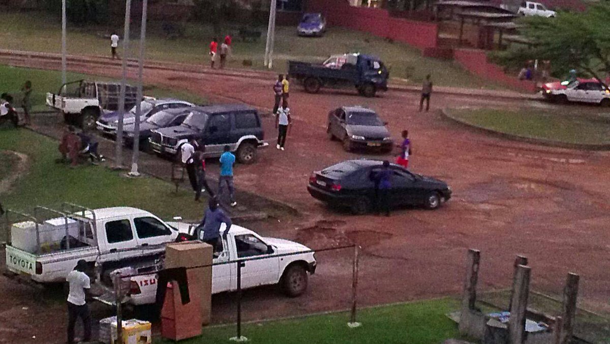 #GabonUOB  1300 étudiants expulsés du Campus.Les pauvres enfants sont devenu SDF voilà l'émergence.<a href="/omojuwa/">JJ. Omojuwa</a> <a href="/HauxyD/">Lucas Collins</a>