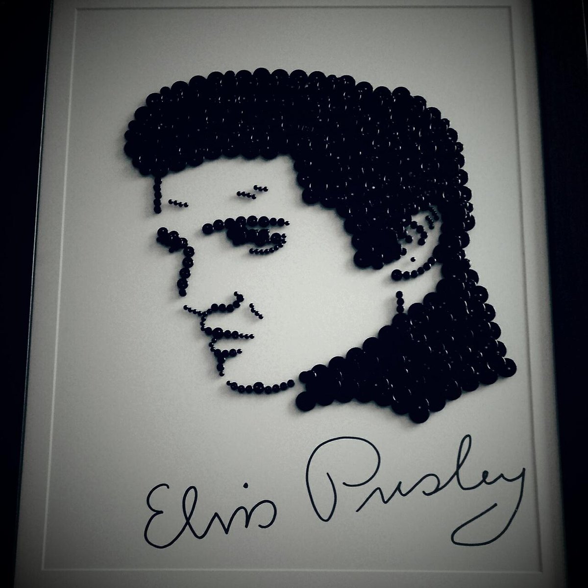 cutebuttongifts's tweet photo. #buttonart #ElvisPresley http://t.co/M2YpBkbKPo