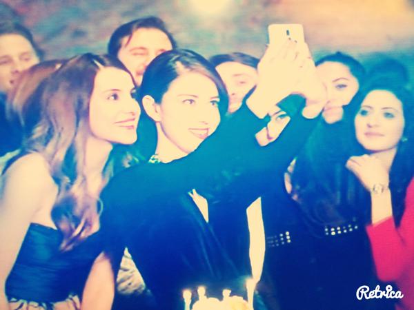 KirazMevsimioa1's tweet photo. Gülümseyinn :D #özgegürel http://t.co/GDx6Clfjef