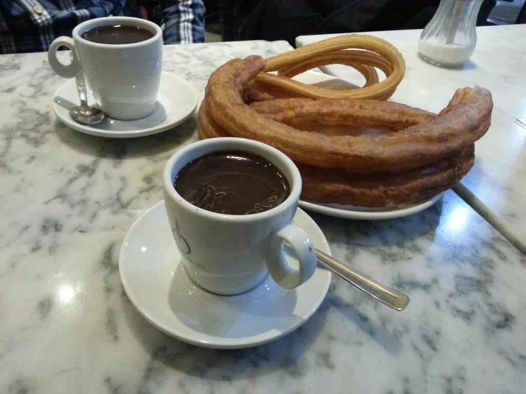 MigueGaitero's tweet photo. Buen desayuno madrileño 
#Porras #Churros http://t.co/z9kFDEqnzJ