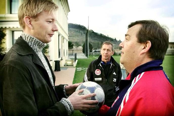Corleone9000's tweet photo. "Du si'r bare til, Lange. Lad mig få Sorte i røret, så ordner vi detaljerne. Du skal ikke være bange, far er her." http://t.co/ixuxNEBKs2