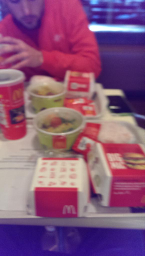 965Fran's tweet photo. Después de una sesion de gym con @lopezgomez3 toca alimentarse http://t.co/ML6Ba0Tyv1