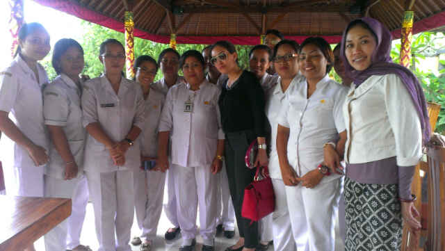 Selamat Hari Ibu "Selamatkan Ibu Melahirkan, Selamat Bidan PTT". Gianyar, Bali (22/12) <a href="/rieke_diah/">RDP</a> <a href="/BidanPTTBersatu/">FORBIDES Indonesia</a>