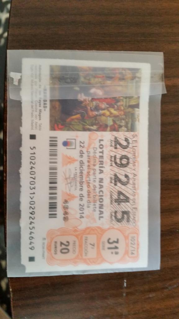 andresfelipees6's tweet photo. #LoteriadeNavidad 100 euros!!! En buñol http://t.co/JvGNTV0kJu