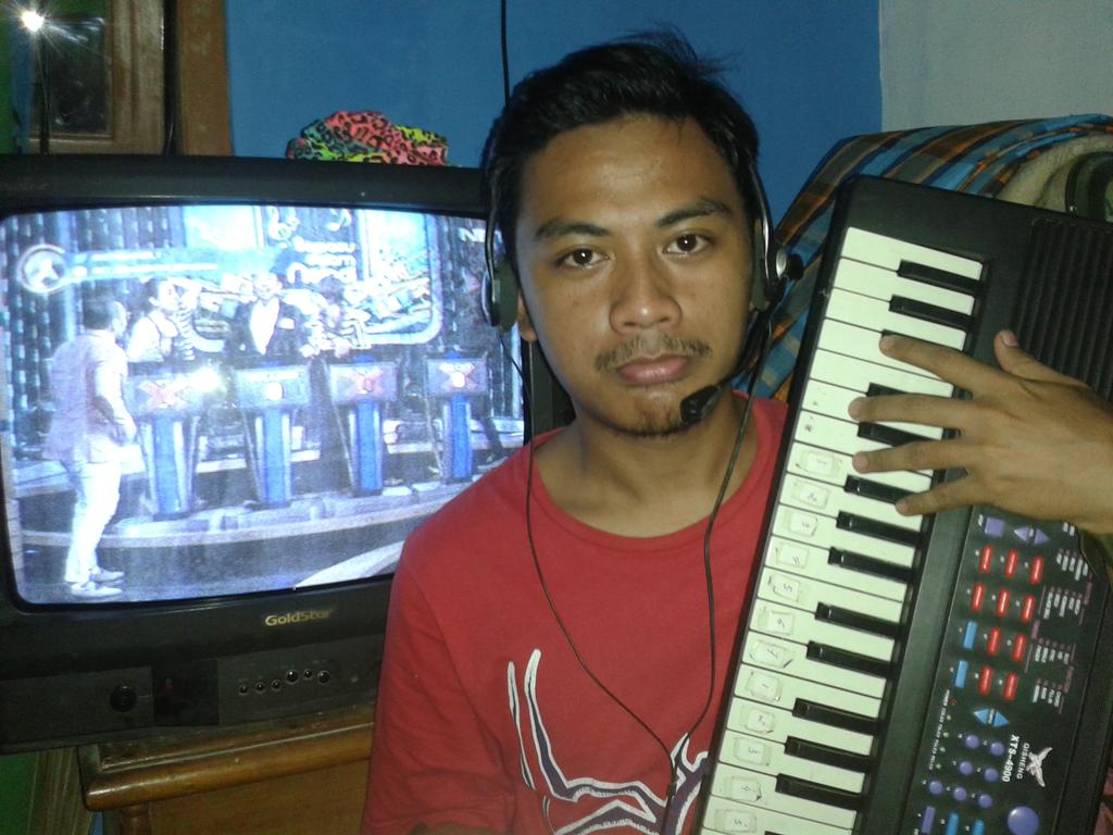 RamdanScumbagg's tweet photo. Alat musik ga bisa jadi baru semoga hp jadi baru @netmedia_info #NETMILIUNER_1 http://t.co/WnFfXKQprD
