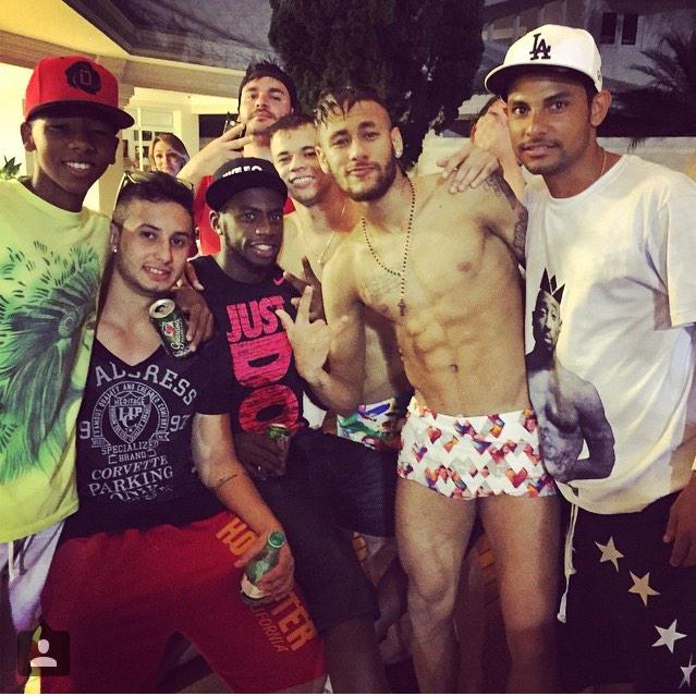 neymar_fans_jr's tweet photo. Ney #semanamaluca @neymarjr #Neymar #neymarzetes #resenhaPraSempre💥👌 http://t.co/ylb6cGGv5X