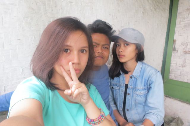 asrila8's tweet photo. @ahmadayubi5 nya keliatan langsing :D @alvianarrr http://t.co/YsgvcNC4Ck