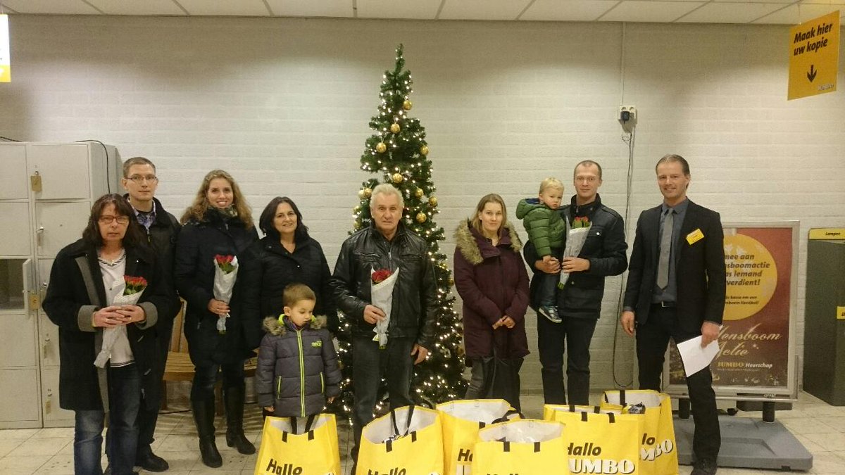 Wensboomactie geslaagd! Op de foto de winnaars van onze winkel in  Boshoven. Gefeliciteerd!