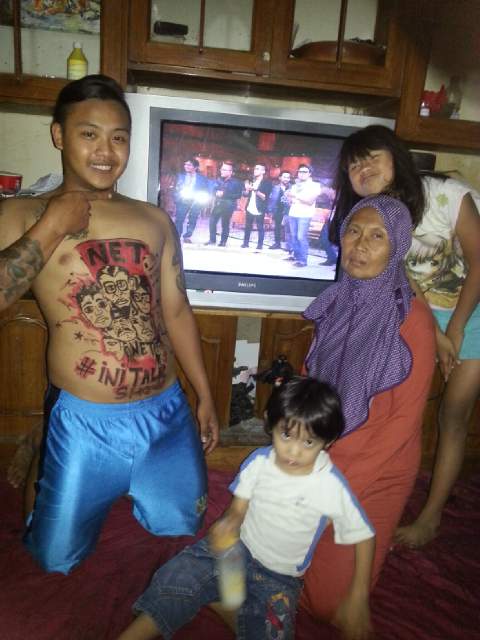19PERSIB33's tweet photo. #initalkshowNETsukses @IniTalkShow  . selamat hari ibu dan selamat malam om sule, . sukses karna ada selalu doa ibu . http://t.co/zREWaQip9c