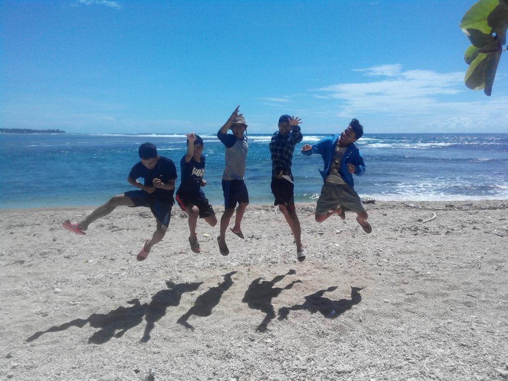 setiawan_tomy's tweet photo. #UjungGentengBeach http://t.co/ebfFOzDo3a