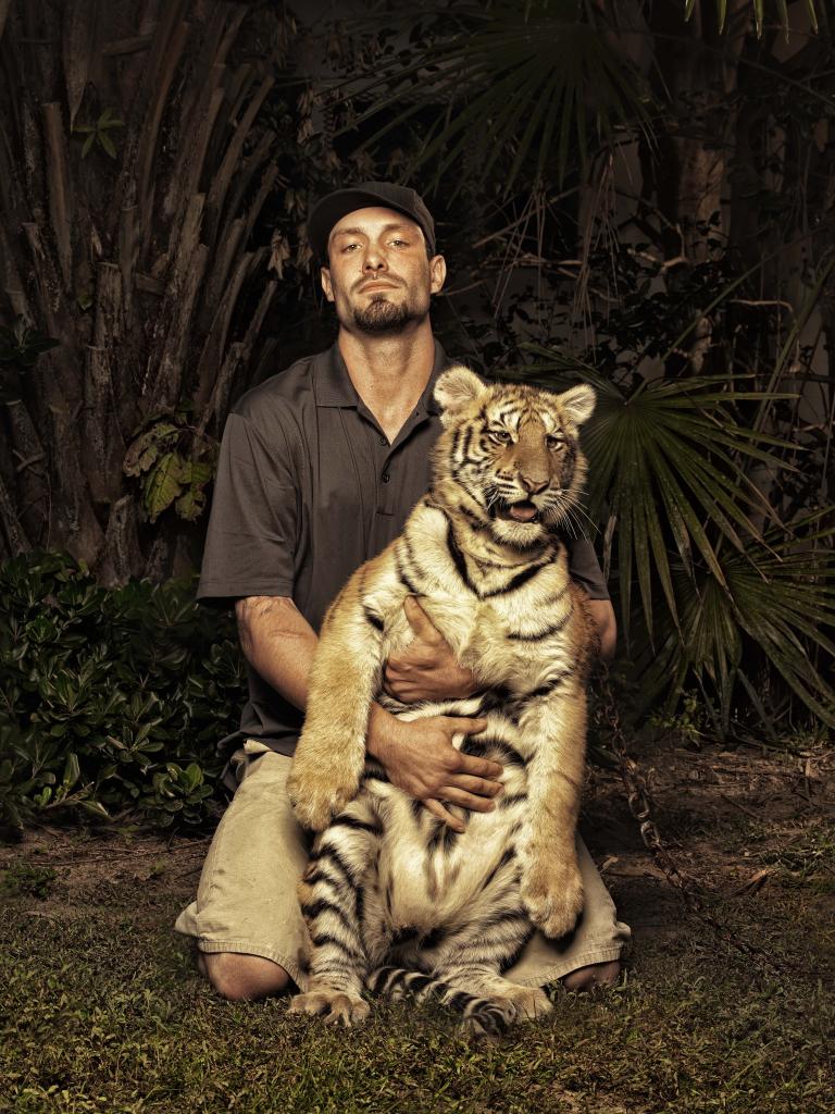 AETV's tweet photo. The roar of a Bengal tiger can travel up to 1.24 miles at night. #WildTransport premieres Jan 6 at 10/9c! http://t.co/I2nnuJ2s1f