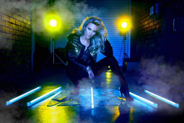 NewsEdurne's tweet photo. RT ¡VOTA a diario por @edurnity como "Mejor Artista Nacional" en los #PremiosEDMRadio2015! http://t.co/O6xbtR8J9Q http://t.co/DWlkbmBGWa