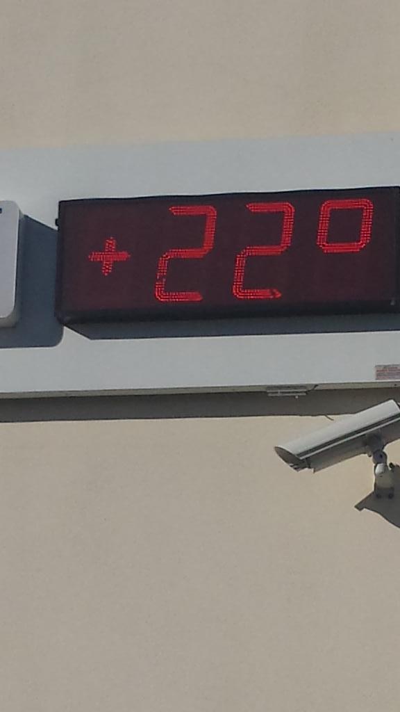 SaverioGuerra's tweet photo. manfredonia ore 13.00 ...circa 22 gradi.. questo é il paradiso http://t.co/9RR7maFm6n