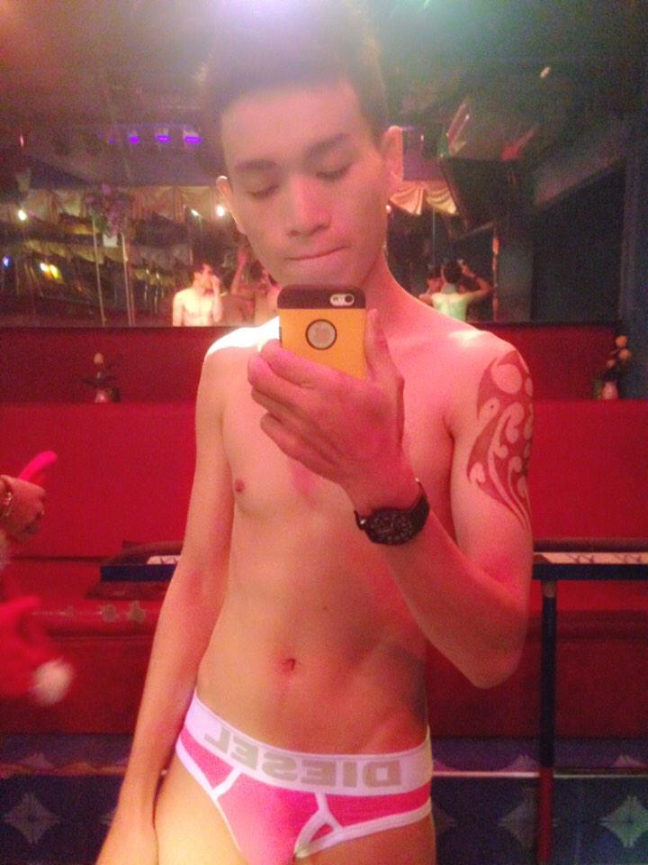 flukekrup's tweet photo. ทำงานนะ แฮ่ัๆ http://t.co/CUemVq2xmJ