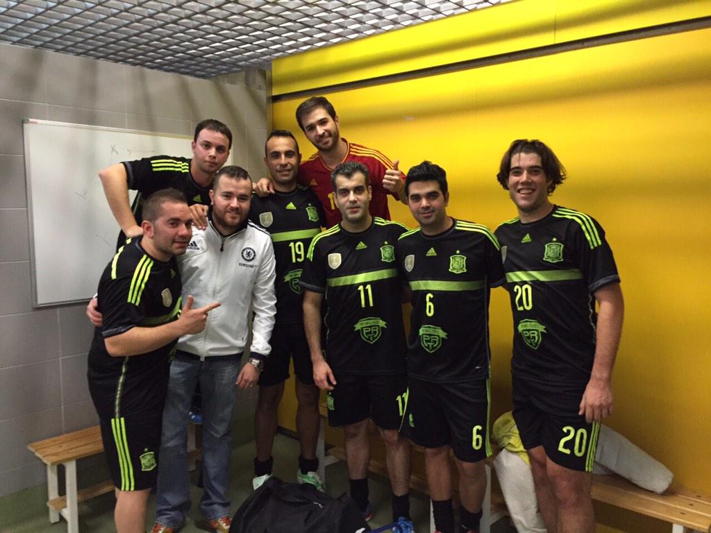 PopRockTavernFS's tweet photo. Victoria ante el líder para despedir el año. Gran esfuerzo el de ayer para llevarnos los 3 puntos. Vamos equipo! http://t.co/FT94K4EtZt