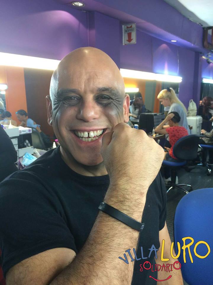 VLUROSOLIDARIO's tweet photo. @VLUROSOLIDARIO agradece a uno de los GANADORES de @_ShowMatch_ @elbichogomez por lucir nuestra #PULSERAVLS http://t.co/8HPPBRxEFH