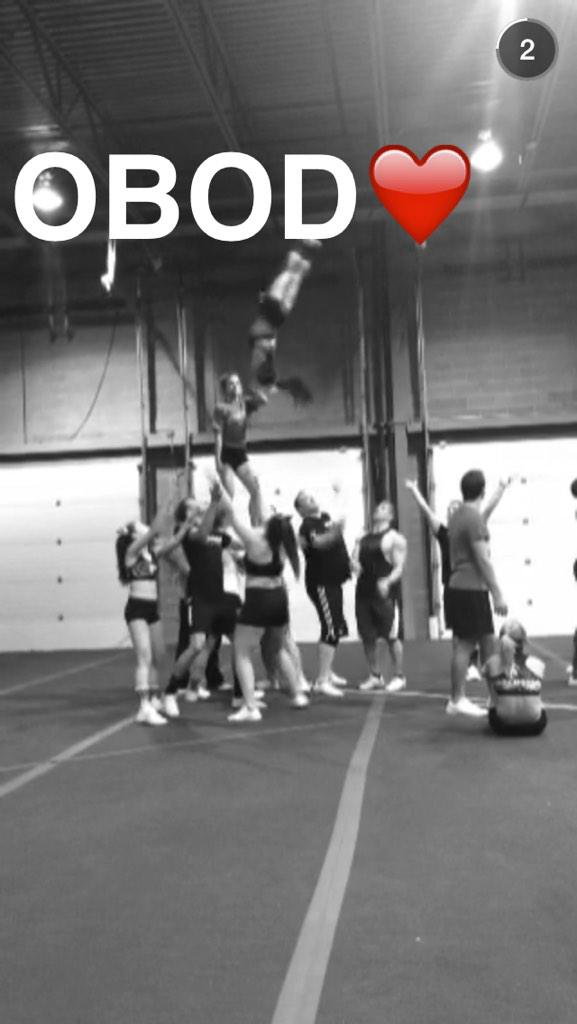 kierstin_kelly's tweet photo. “@PghSuperstars: #SuperstarSnaps 🎄✨❤️ http://t.co/galpp2WKYx” look at me working so hard. 😊