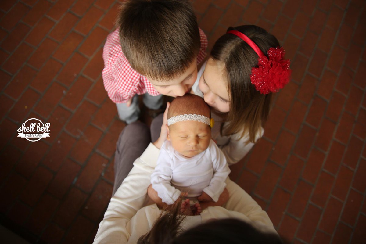 ShellBellPhotog's tweet image. How Sweet are these kiddos! They welcomed a new baby sister into the family miss Esther Rose. #SneakPeek
