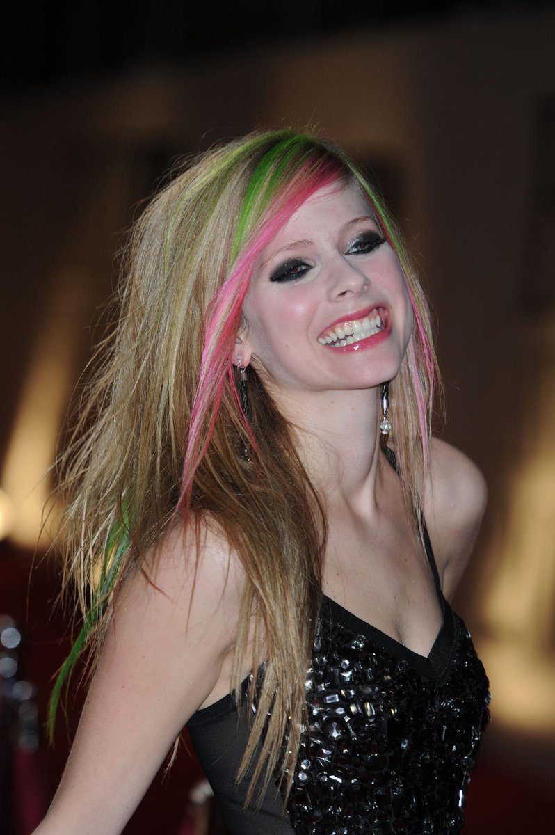AvLavigne_FR's tweet photo. #GetWellSoonAvril #PrayForAvril #StayStrongAvril #GetWellSoonAvrilLavigne #StrayStrongAvril #PrayForAvrilsHealth http://t.co/xIblHrqsGy