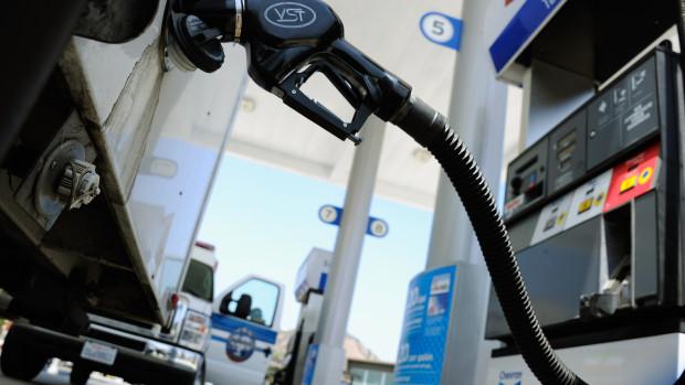 m_cof's tweet image. Gas prices have now fallen for a record 88 days in a row on.mktw.net/16JBECg