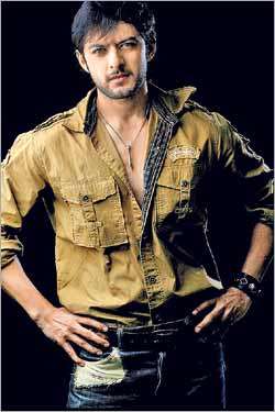VTanusree's tweet photo. @ayub_fanclub @shethvatsal intense look pe v looking sexy Awww m gonna totally mad #iloveVatsal #iloveVatsal #EHTDay http://t.co/3b5sXXZSBG