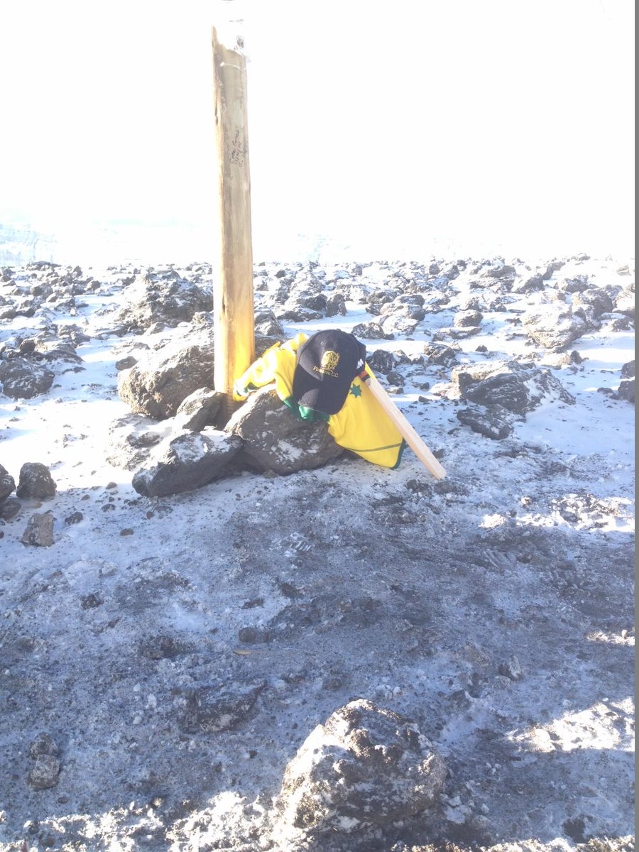 PlumtreeCC's tweet photo. Plumtree climb Kilimanjaro and pay their respects to Phil Hughes #PutYourBatOut http://t.co/RtneOJggQD