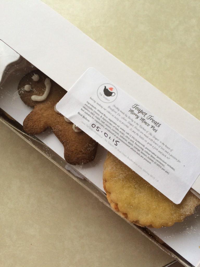 golfproclaire's tweet photo. @TheTeapotBOA help - let me out! I think there may have been some tampering since the mince pies made it home! #yummy http://t.co/JFuI93RDyc