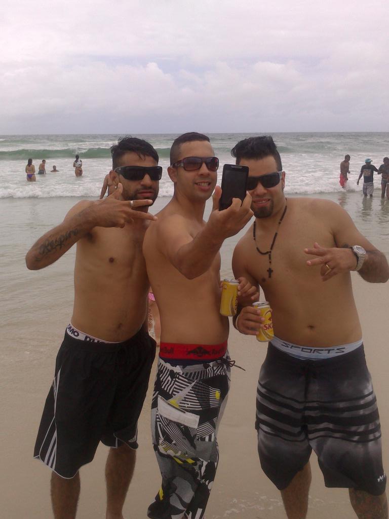 esquerda03's tweet image. Meus irmaos e toois rapaziada.