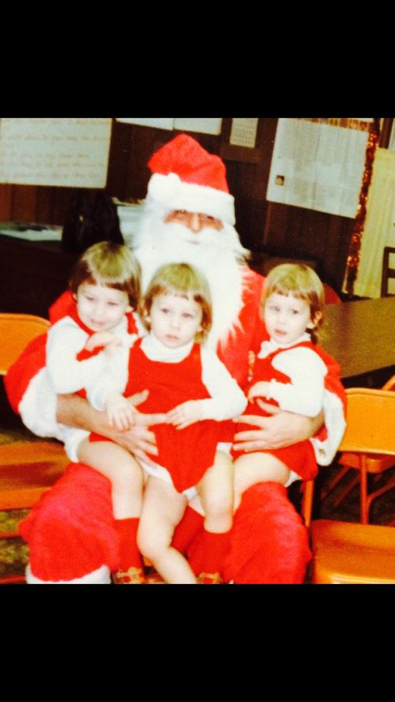 ChumbleyJamie's tweet photo. Merry Christmas! Santa had his lap full with my sisters and I (so did my parents)! http://t.co/Pv1EDGU6Tt