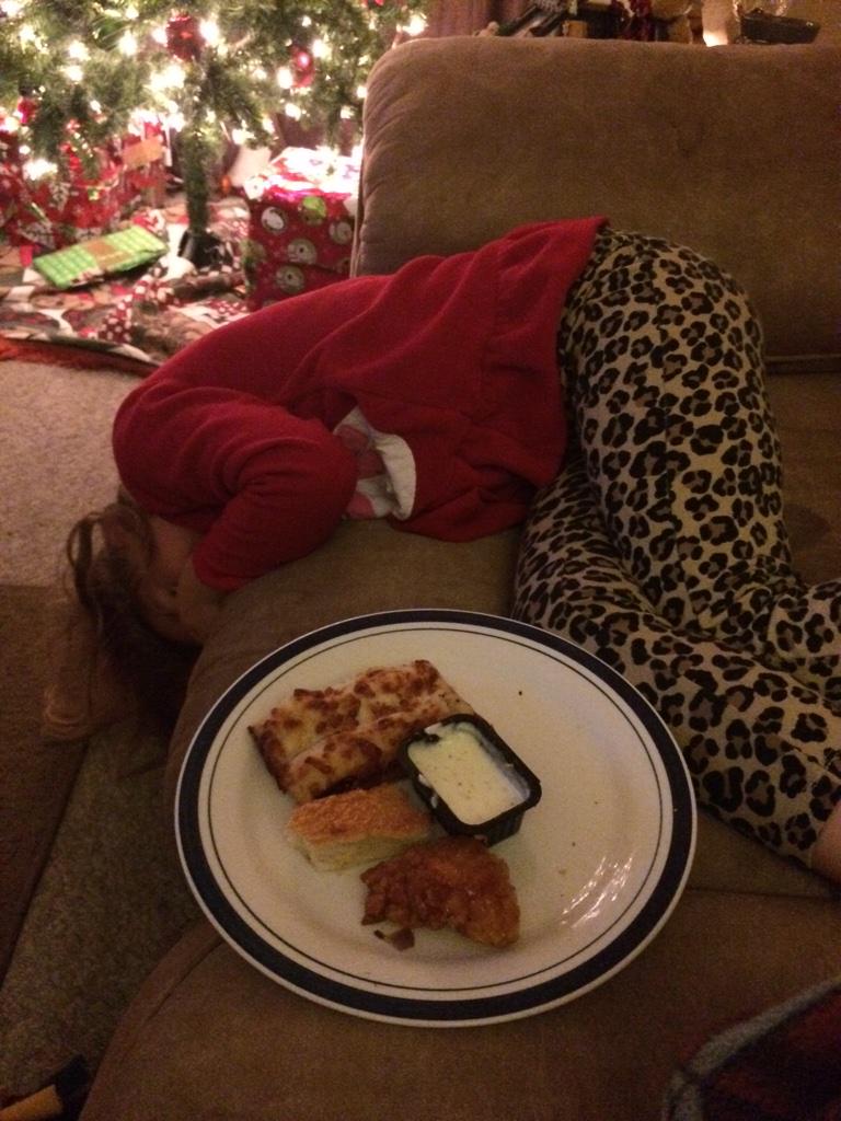 AlexSiliakus's tweet photo. @pizzahut @nfl this is what happens after a Sunday filled with #football and #pizza #SundayNightFootball http://t.co/Y5bnrrepM3