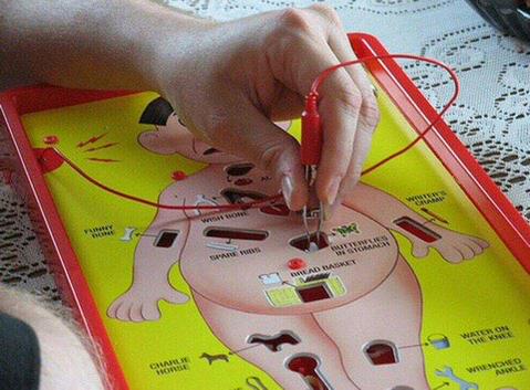9GAG's tweet photo. When you're 70 weeks deep on someone's Instagram http://t.co/SC1WdIcPYV