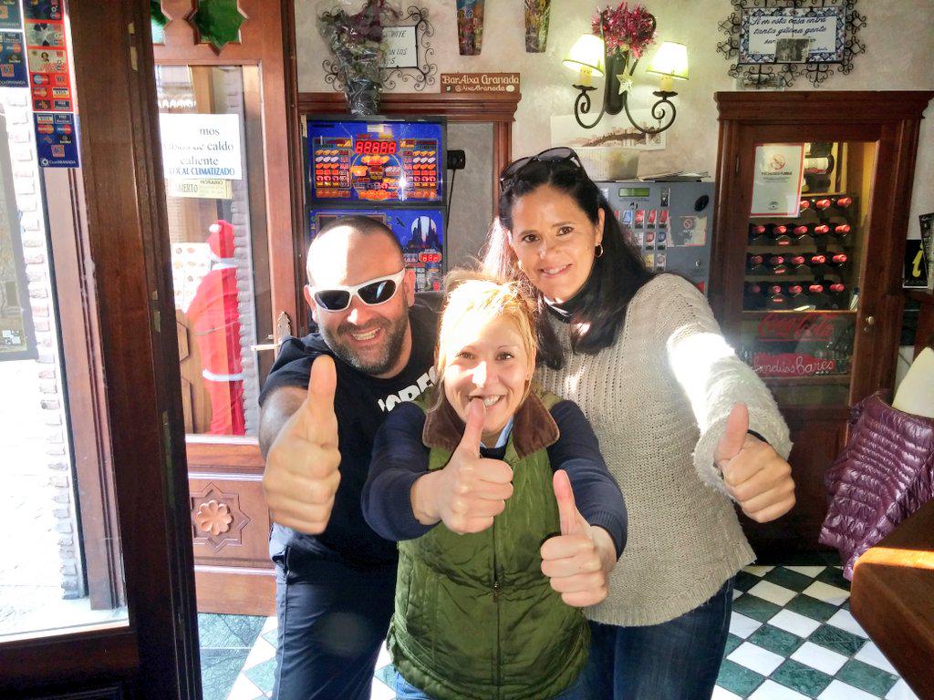 BazokoJavi's tweet photo. @AixaGranada Como no pasar por la Plaza Larga y no echar una cerveza en bar Aixa....Gracias por ser tan "güena'ente" http://t.co/dZ1fBXM2WT
