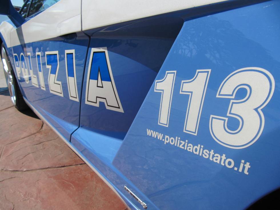 #Verona, #shopping senza pagare in tre negozi: la #polizia arresta una 19enne bit.ly/1zbX5CP
