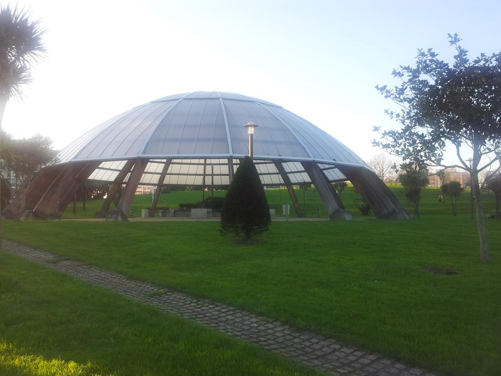 marbarcon's tweet photo. Paseando por #ParqueEirís Paseo, skate, campo fútbol,  juegos,estanque. . #HerenciaPSOE @GMSocCoruna @PSdeG @Putnici http://t.co/4cYy9nXqhQ