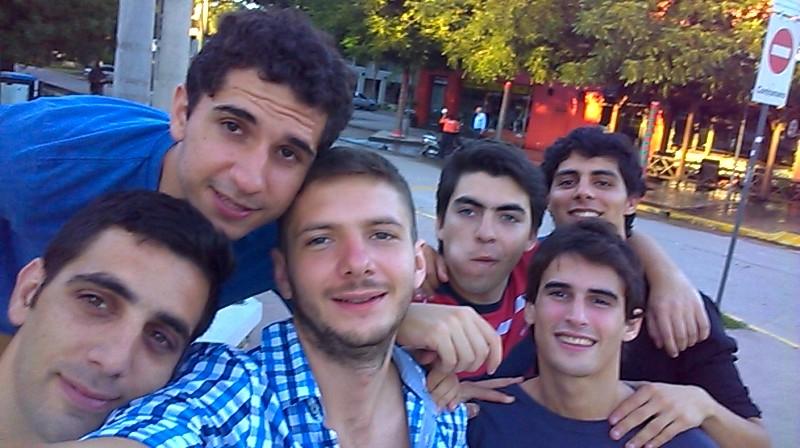 LosWallysFC's tweet photo. Los festejos del campeón 🏆 http://t.co/50cYoJwRKJ