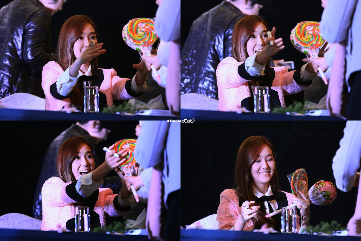 alluringcat's tweet image. #Jessica #Jungsooyeon 141220 BLANC &amp;amp; ECLARE fansign in ChongQing，Cuteeeeeeeeeeeeeeeeee baby